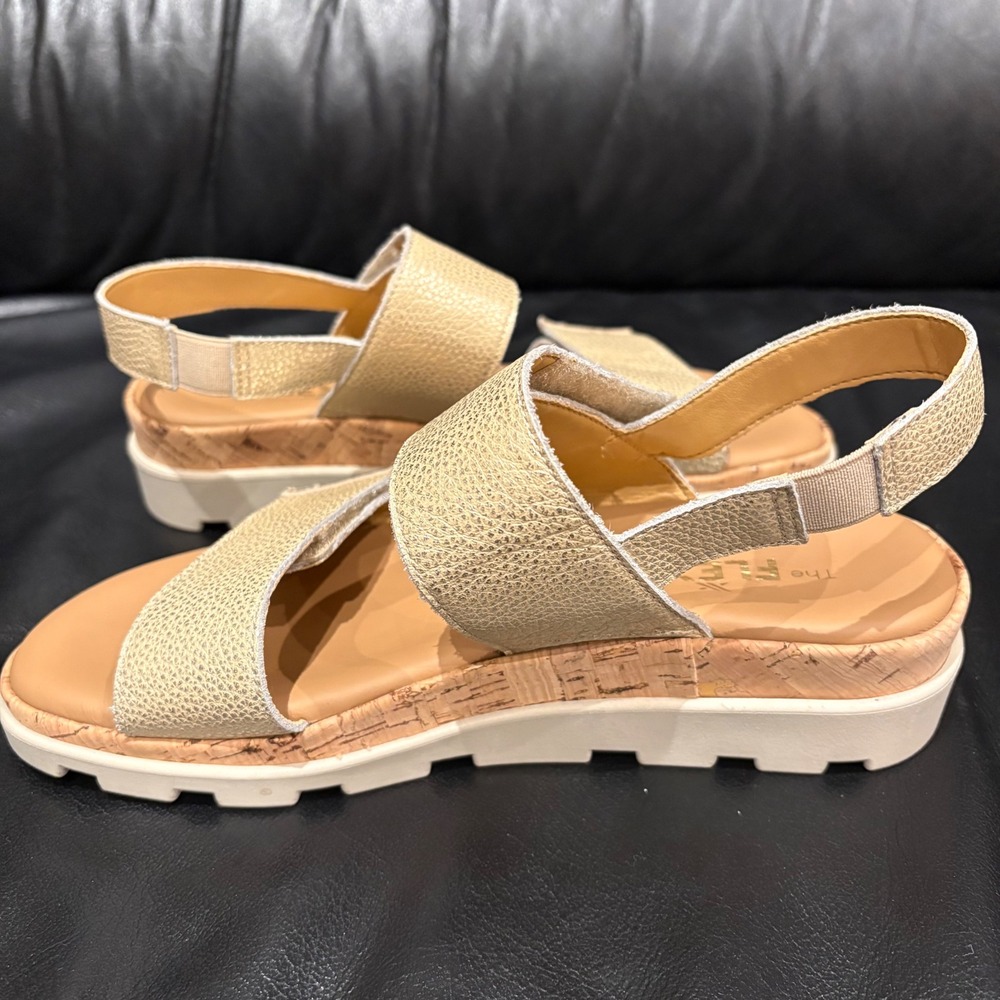 The FLEXX Sandals Womens 7.5 Gold Metallic Leather Platform Cork Slingback